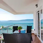 アパート Beachfront Don Kaštela