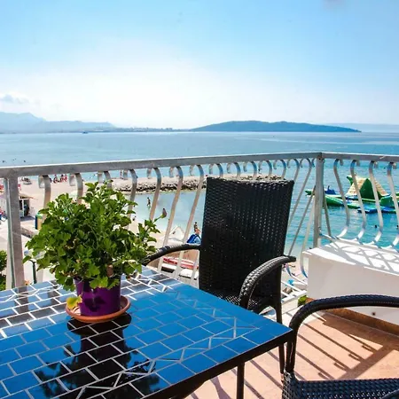 Beachfront Don Apartment *