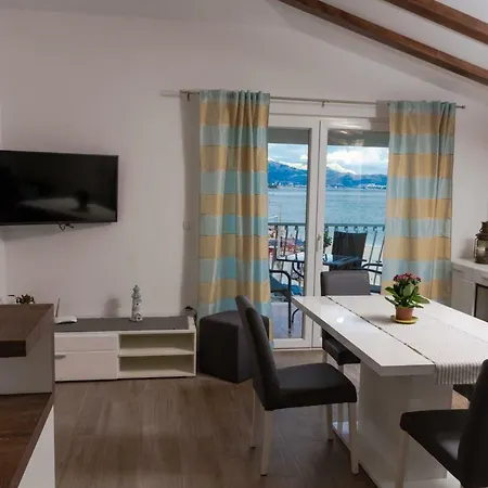 Beachfront Don Apartment *