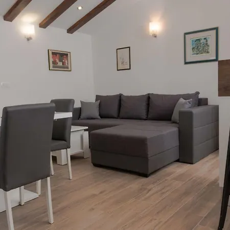 Apartment Beachfront Don Kastela