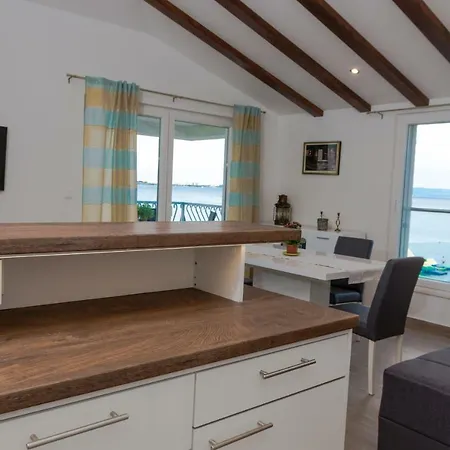 Beachfront Don * Kastela