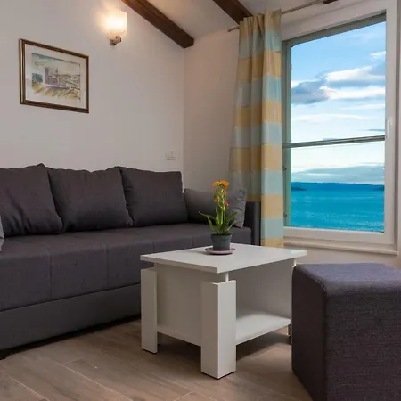 Beachfront Don Kaštela