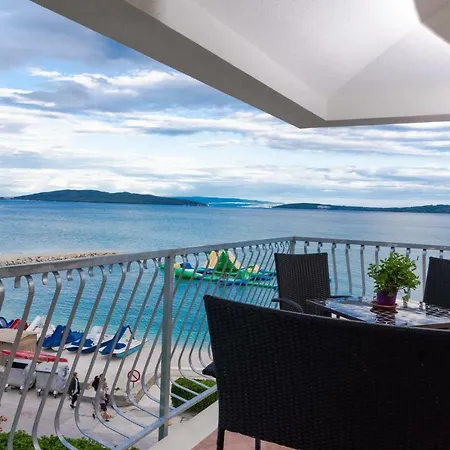 Beachfront Don Apartman *