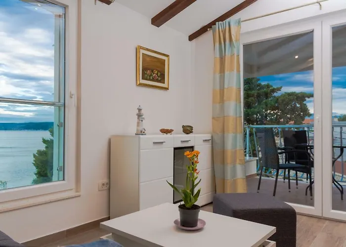 Apartment Beachfront Don Kaštela